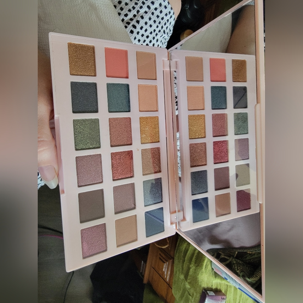 5 Eyeshadow Palette Bundle Mostly NIB - Picture 2 of 7